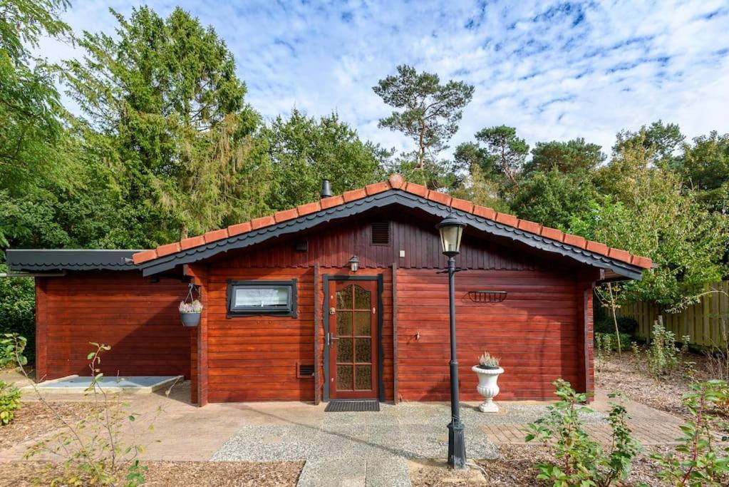 Spacious Wooden Cottage With Infra-Red Sauna At Veluwe Putten Dış mekan fotoğraf