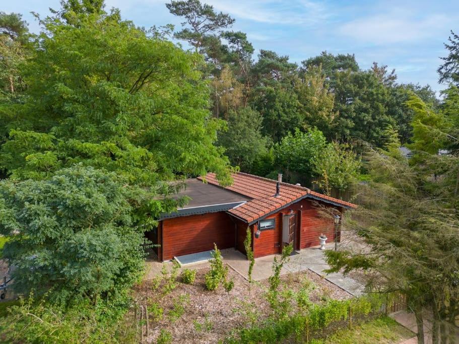 Spacious Wooden Cottage With Infra-Red Sauna At Veluwe Putten Dış mekan fotoğraf