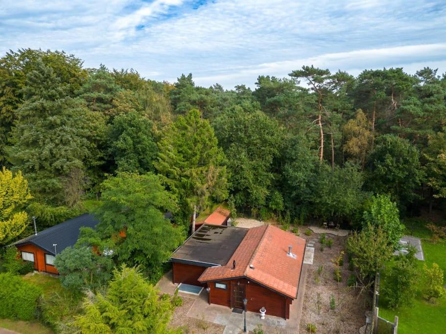 Spacious Wooden Cottage With Infra-Red Sauna At Veluwe Putten Dış mekan fotoğraf