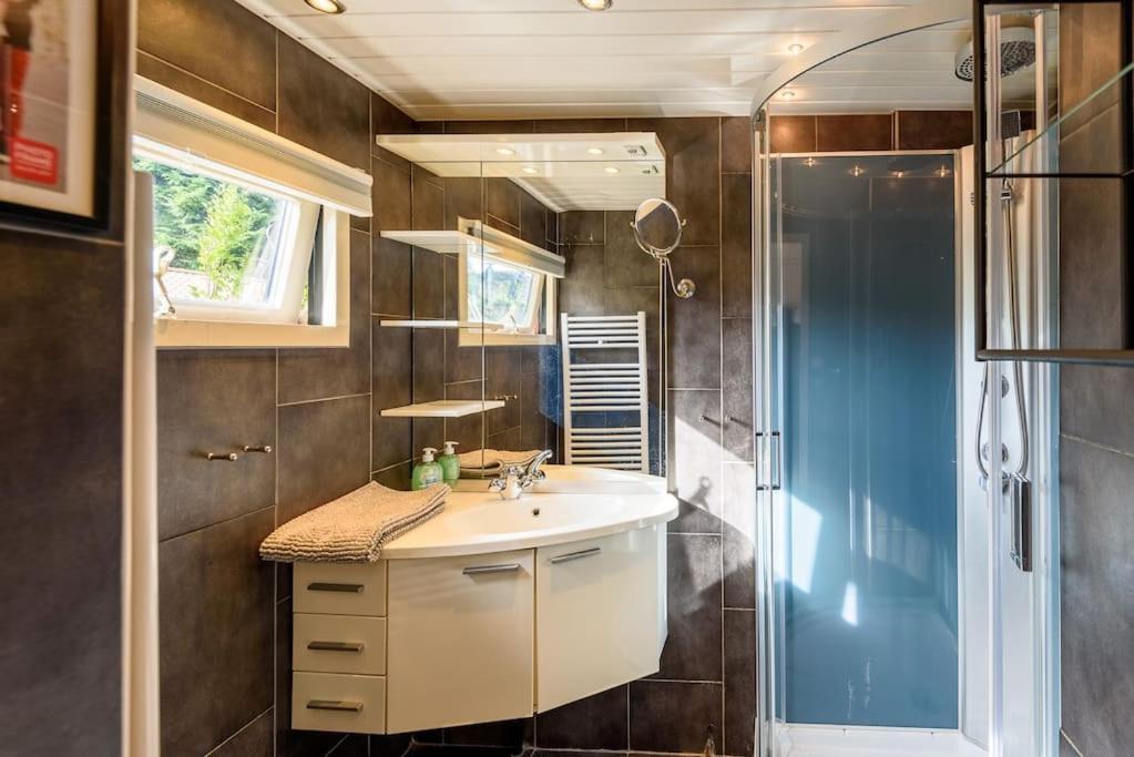 Spacious Wooden Cottage With Infra-Red Sauna At Veluwe Putten Dış mekan fotoğraf