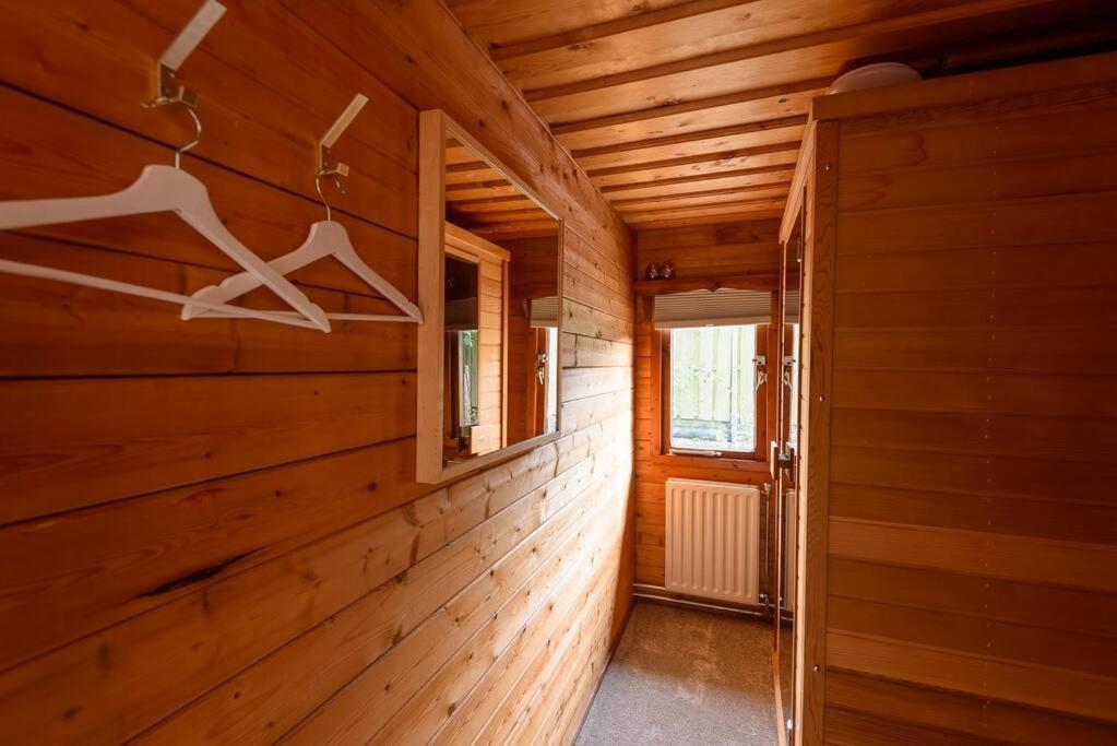 Spacious Wooden Cottage With Infra-Red Sauna At Veluwe Putten Dış mekan fotoğraf